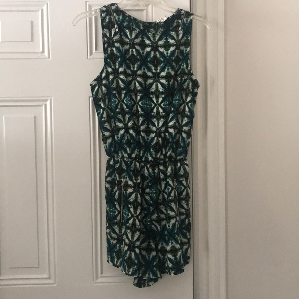 Jumper / romper with pockets & zipper accents
